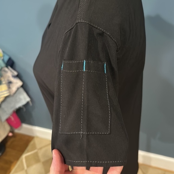 EUC Carhartt scrub top size small women’s - Picture 5 of 8